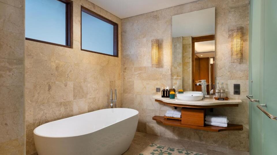 Suite bath